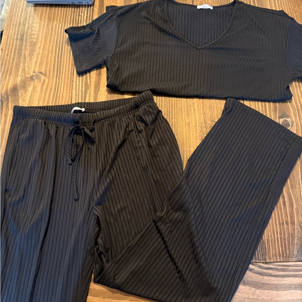 Black Ribbed Lounge Set